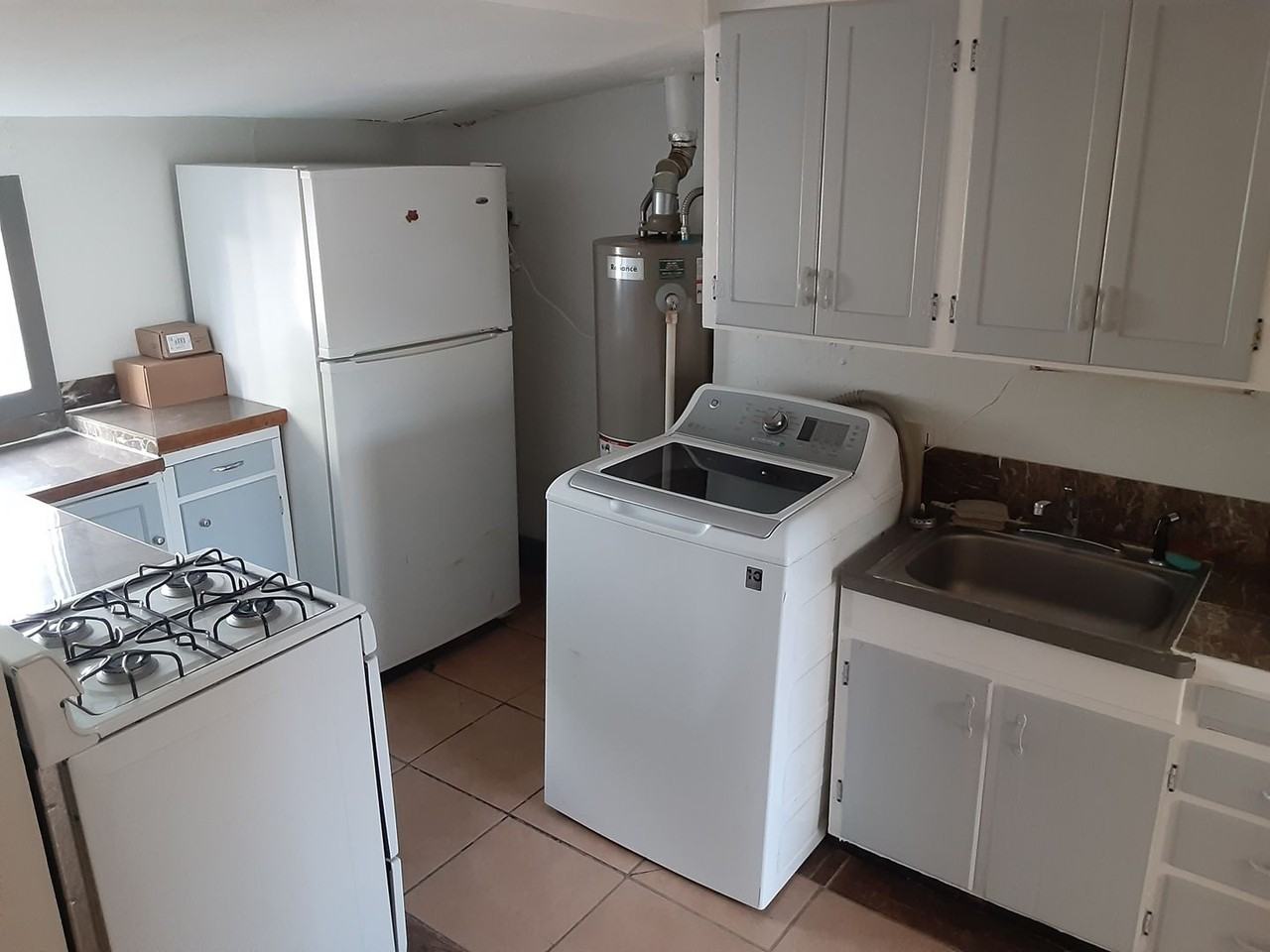 920 Gordon St - Photo 4 of 9