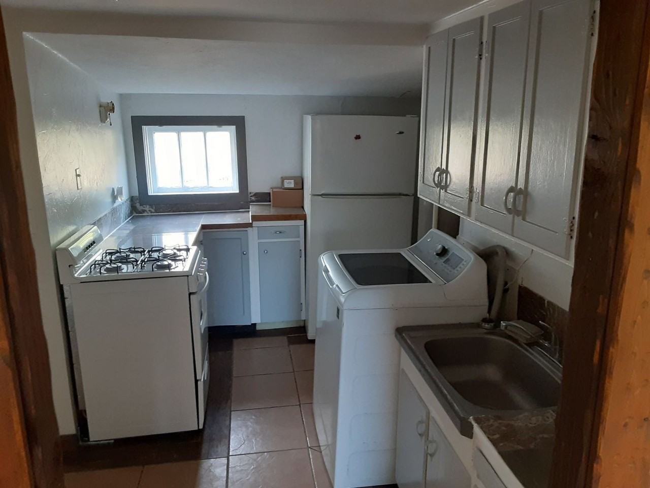 920 Gordon St - Photo 5 of 9