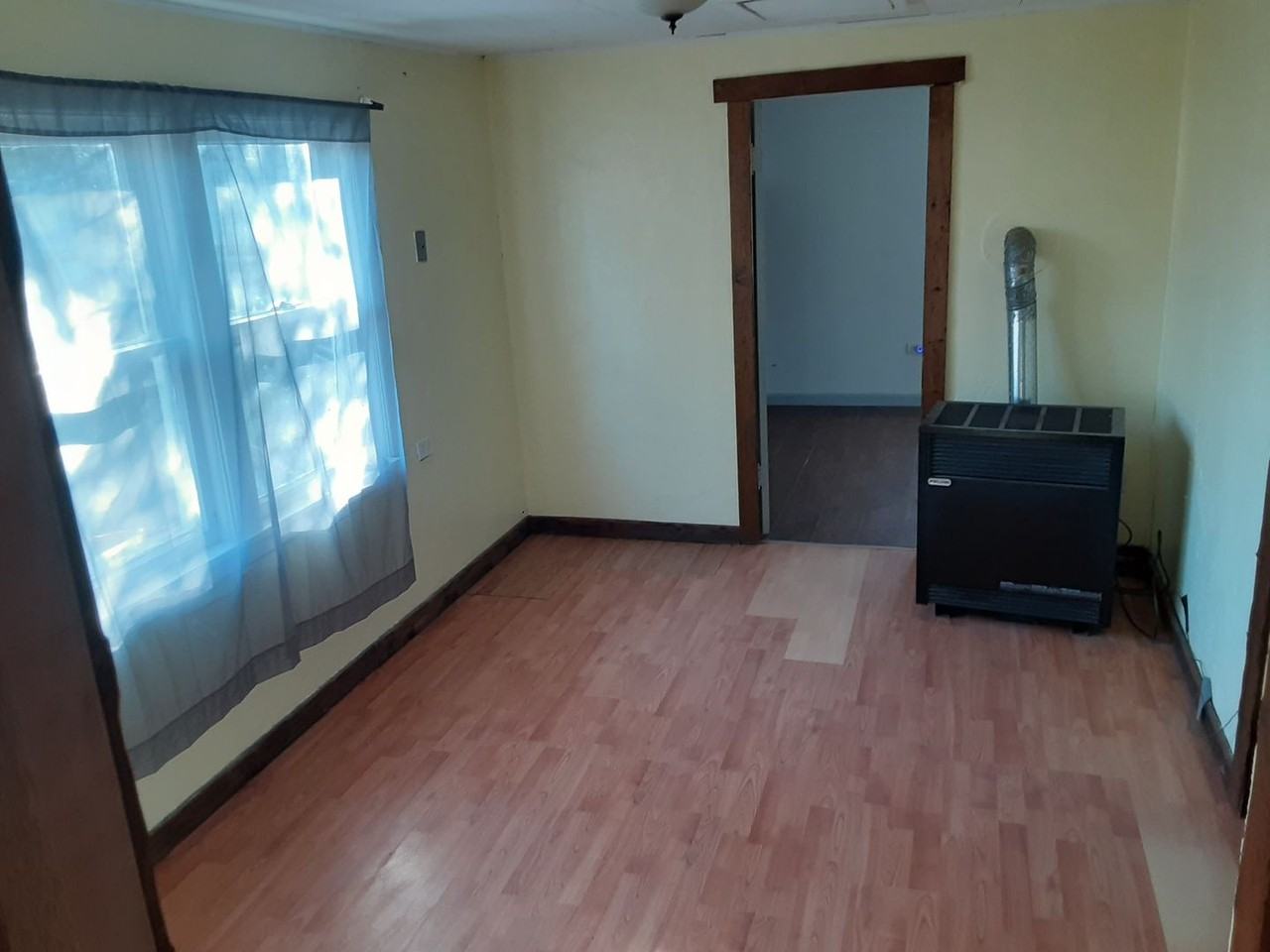 920 Gordon St - Photo 6 of 9