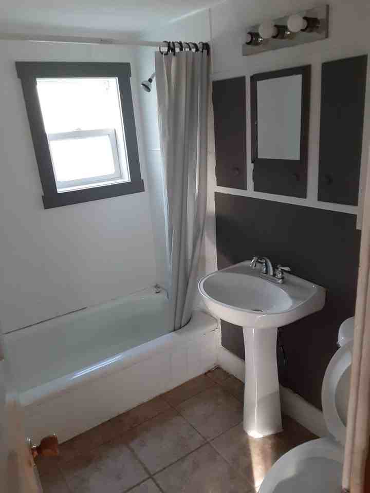 920 Gordon St - Photo 7 of 9