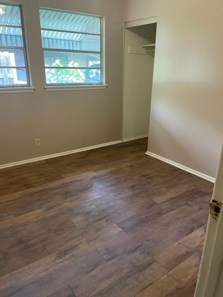 411 Lindenwood Dr - Photo 4 of 14