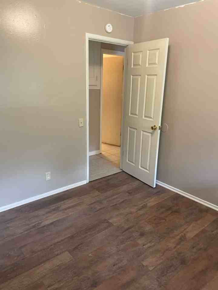 411 Lindenwood Dr - Photo 5 of 14