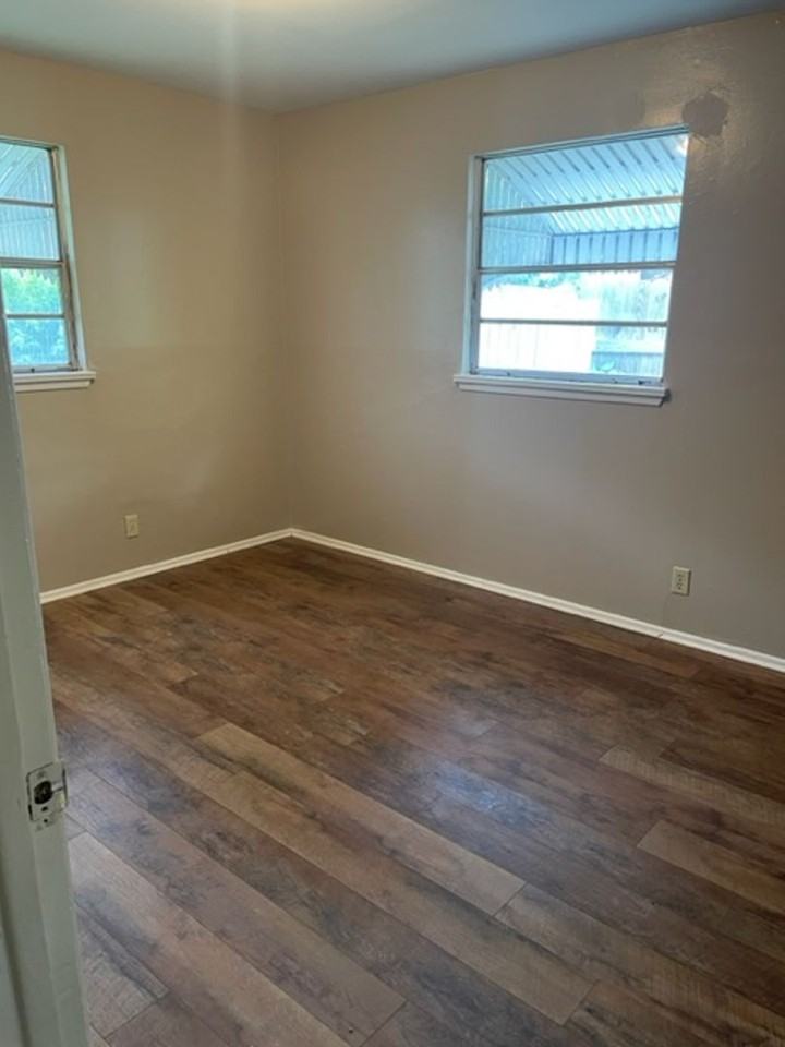 411 Lindenwood Dr - Photo 6 of 14