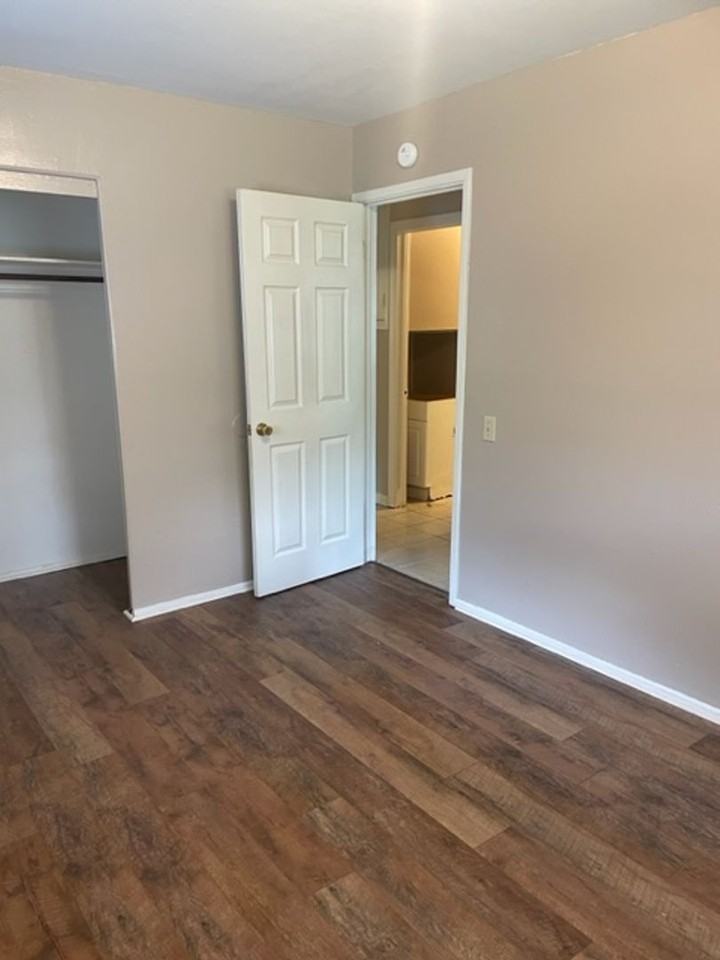 411 Lindenwood Dr - Photo 7 of 14