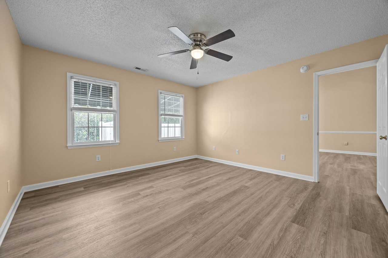 101 Fairwoods Ct - Photo 3 of 33