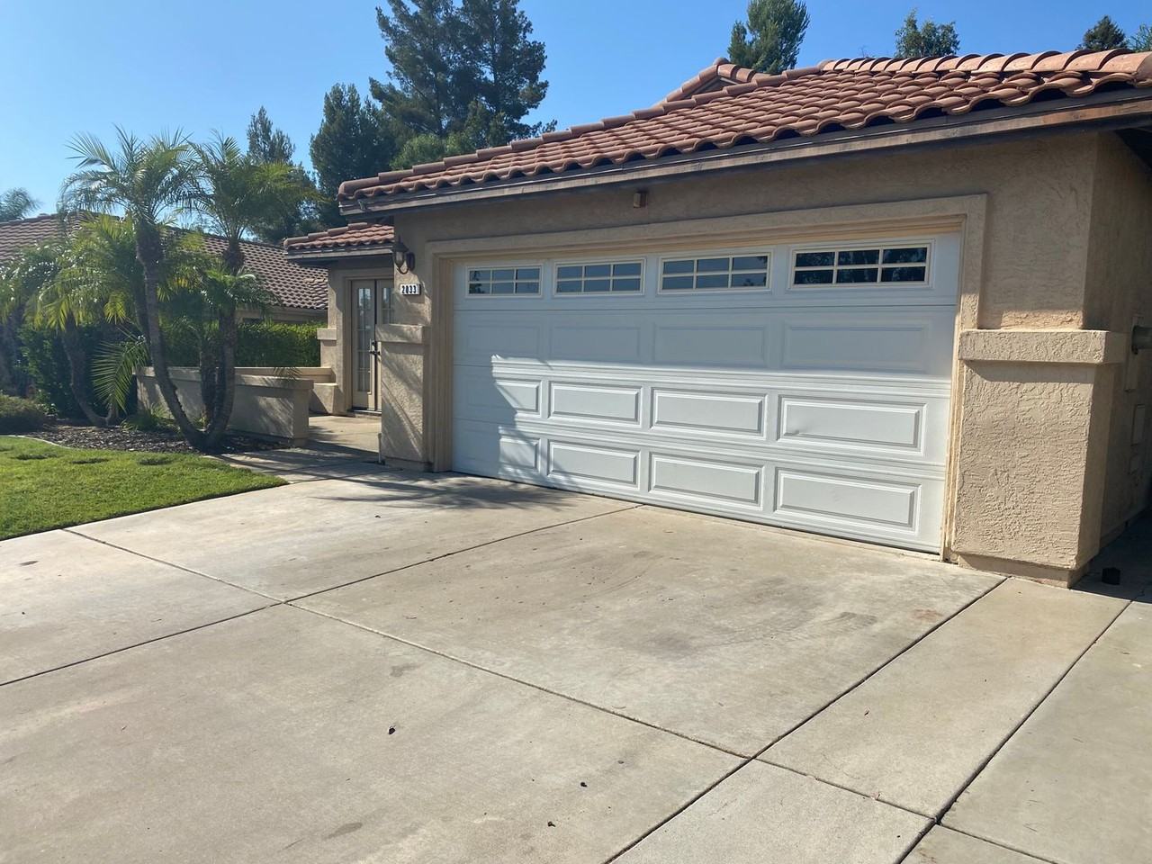 2033 Larkspur Dr - Photo 2 of 11