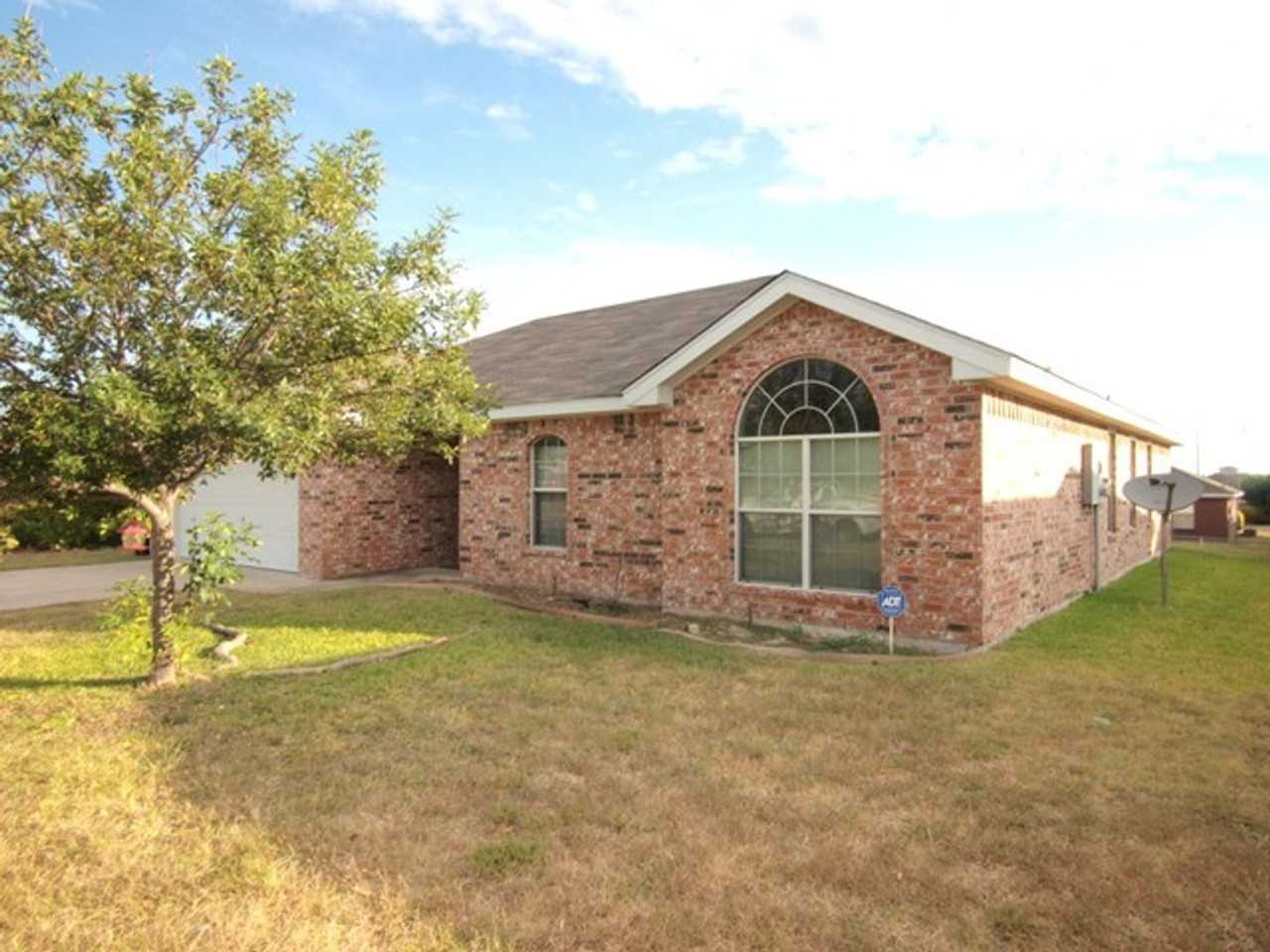 2907 Maria Dr - Photo 2 of 16