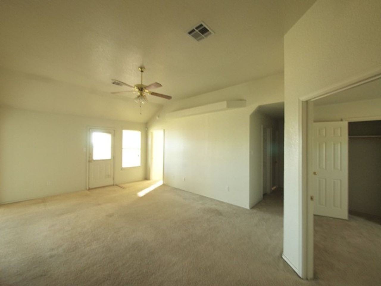 2907 Maria Dr - Photo 4 of 16