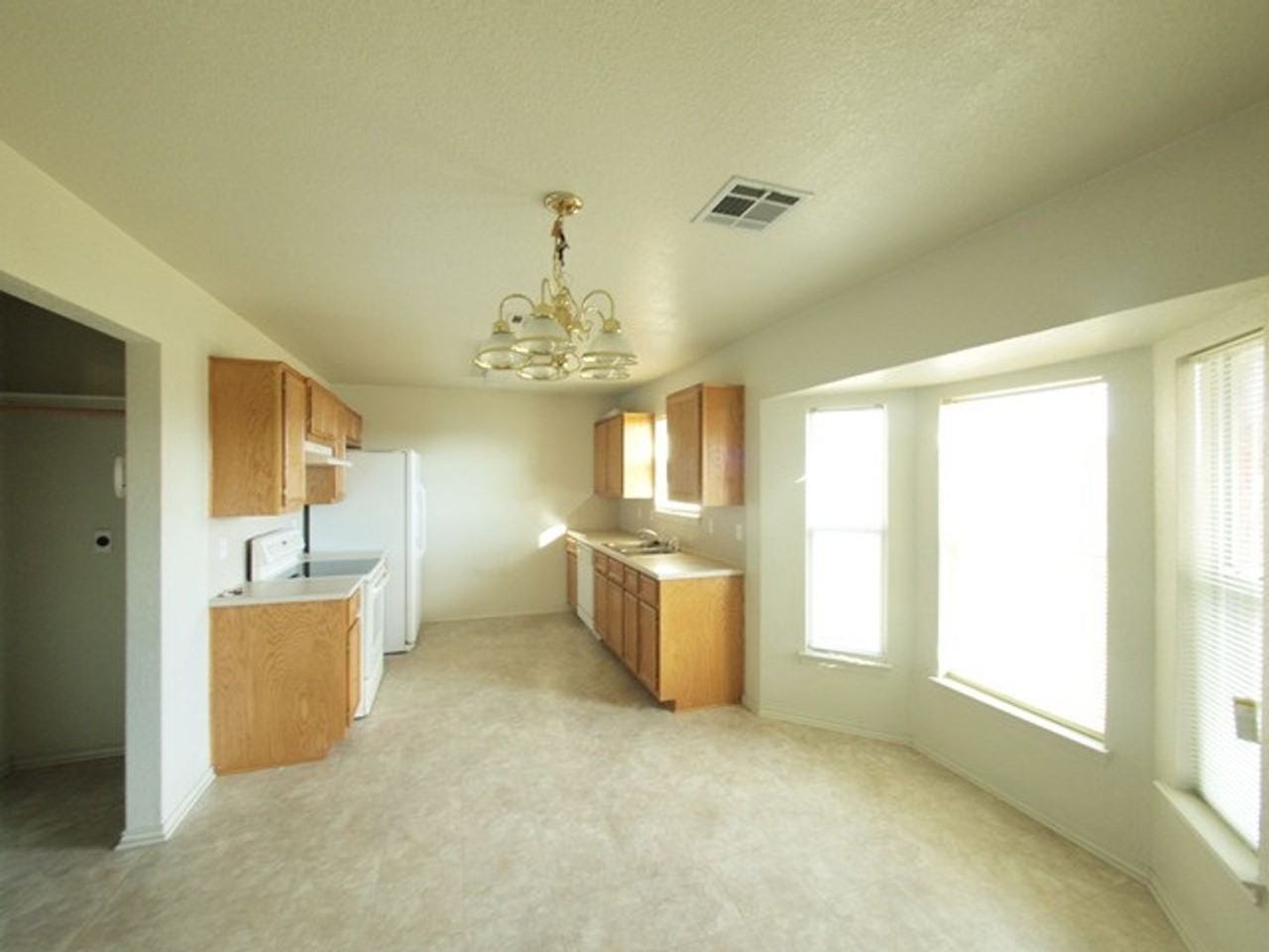 2907 Maria Dr - Photo 5 of 16