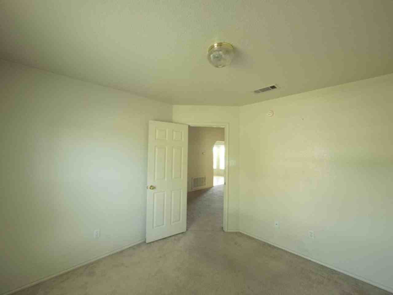 2907 Maria Dr - Photo 7 of 16