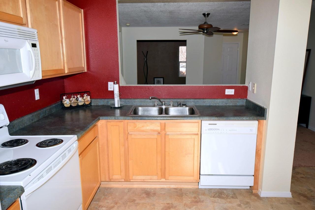 1424 Sepulveda Ave Ne - Photo 3 of 20