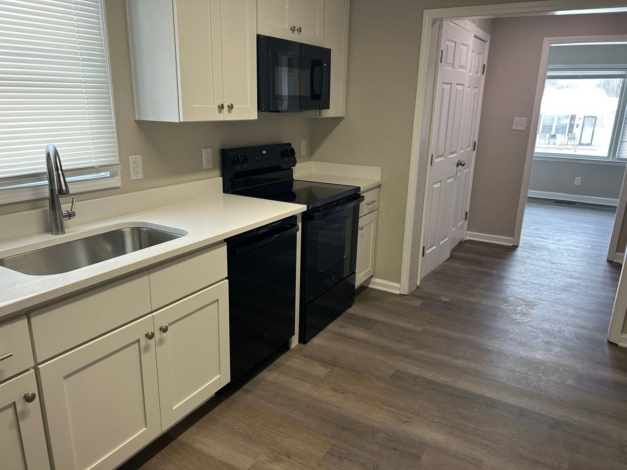 2326 Waterbury St - Photo 4 of 12