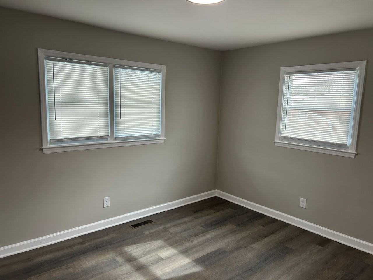 2326 Waterbury St - Photo 7 of 12