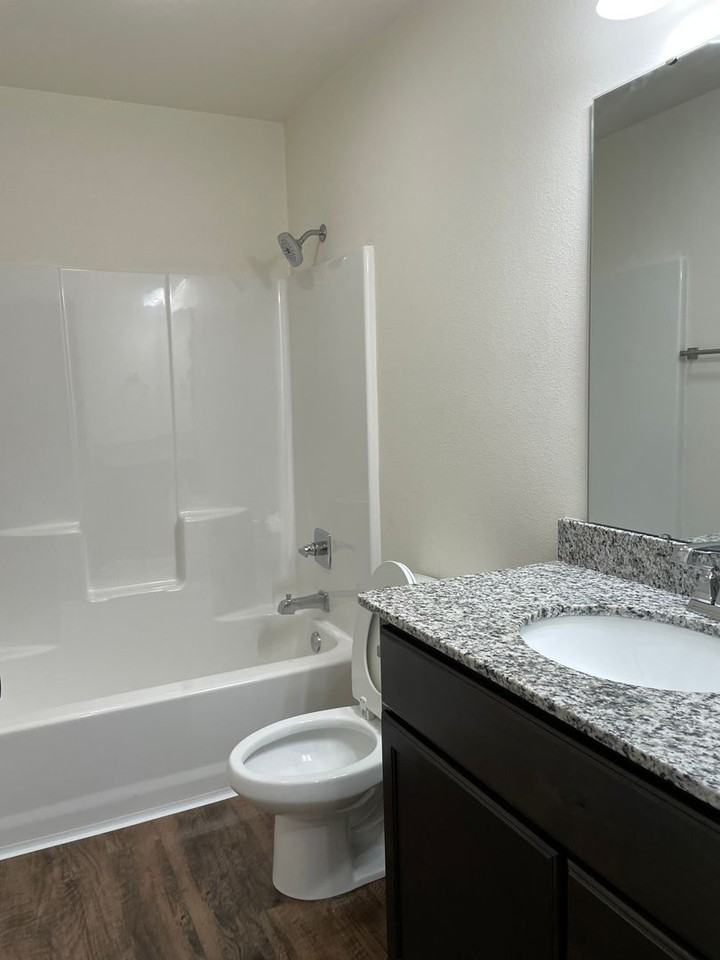 731 N Oak St - Photo 7 of 13