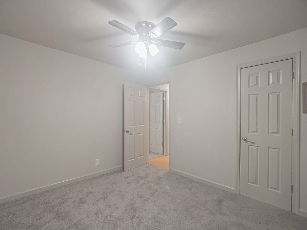 303 Wilson Dr - Photo 4 of 36