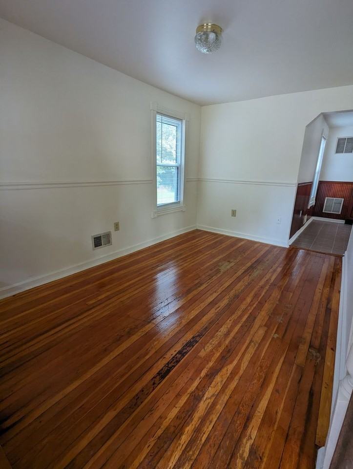 348 Rick St - Photo 2 of 20