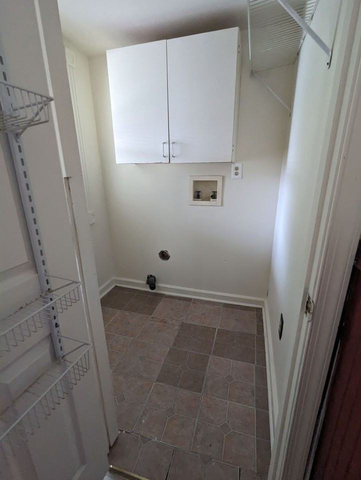 348 Rick St - Photo 6 of 20