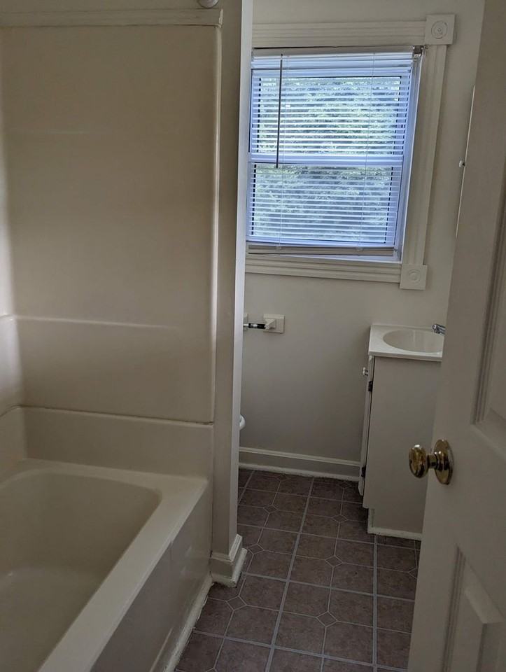 348 Rick St - Photo 7 of 20