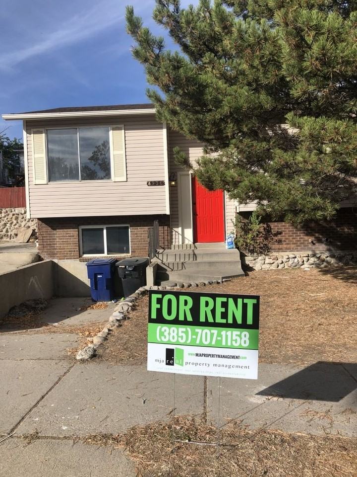 4936 S La Brea St - Photo 2 of 19