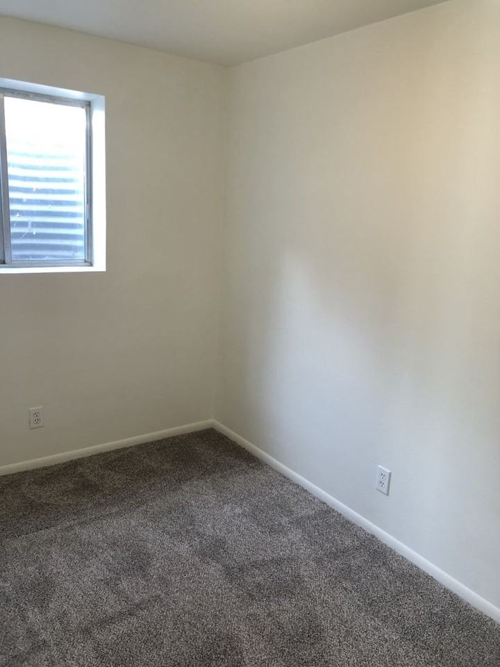 4936 S La Brea St - Photo 5 of 19