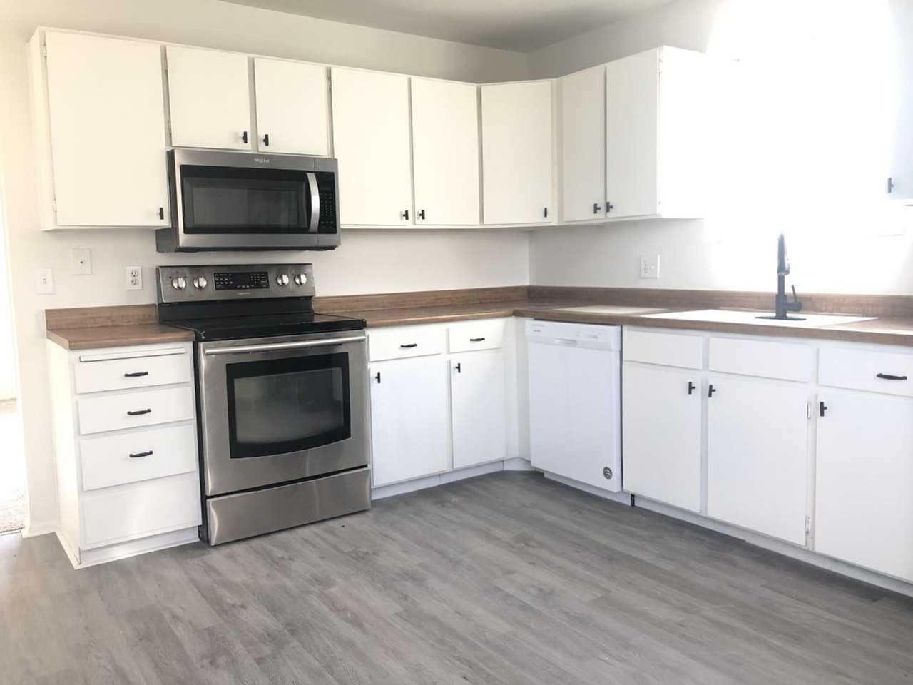 4936 S La Brea St - Photo 7 of 19