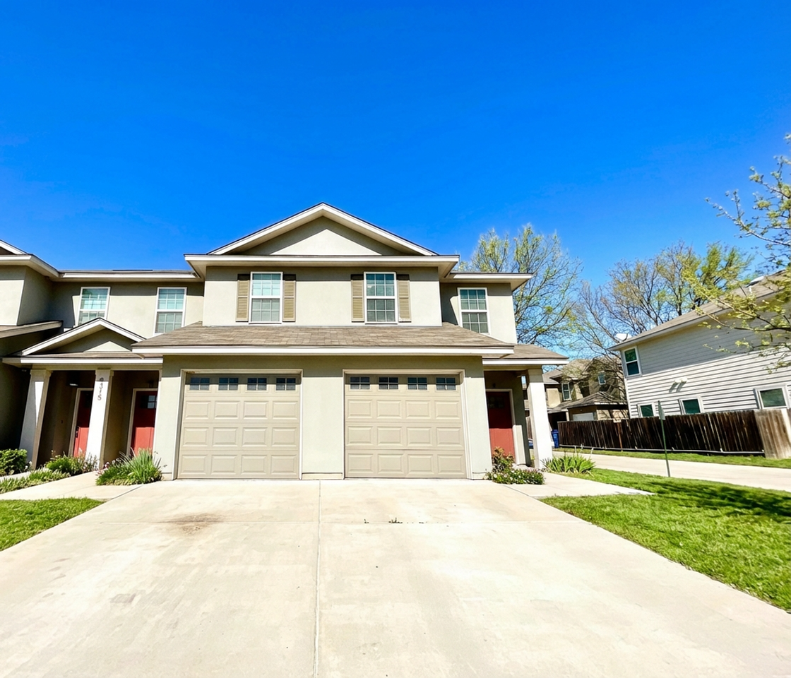 6315 Melanzane Ave #4 - Photo 2 of 19