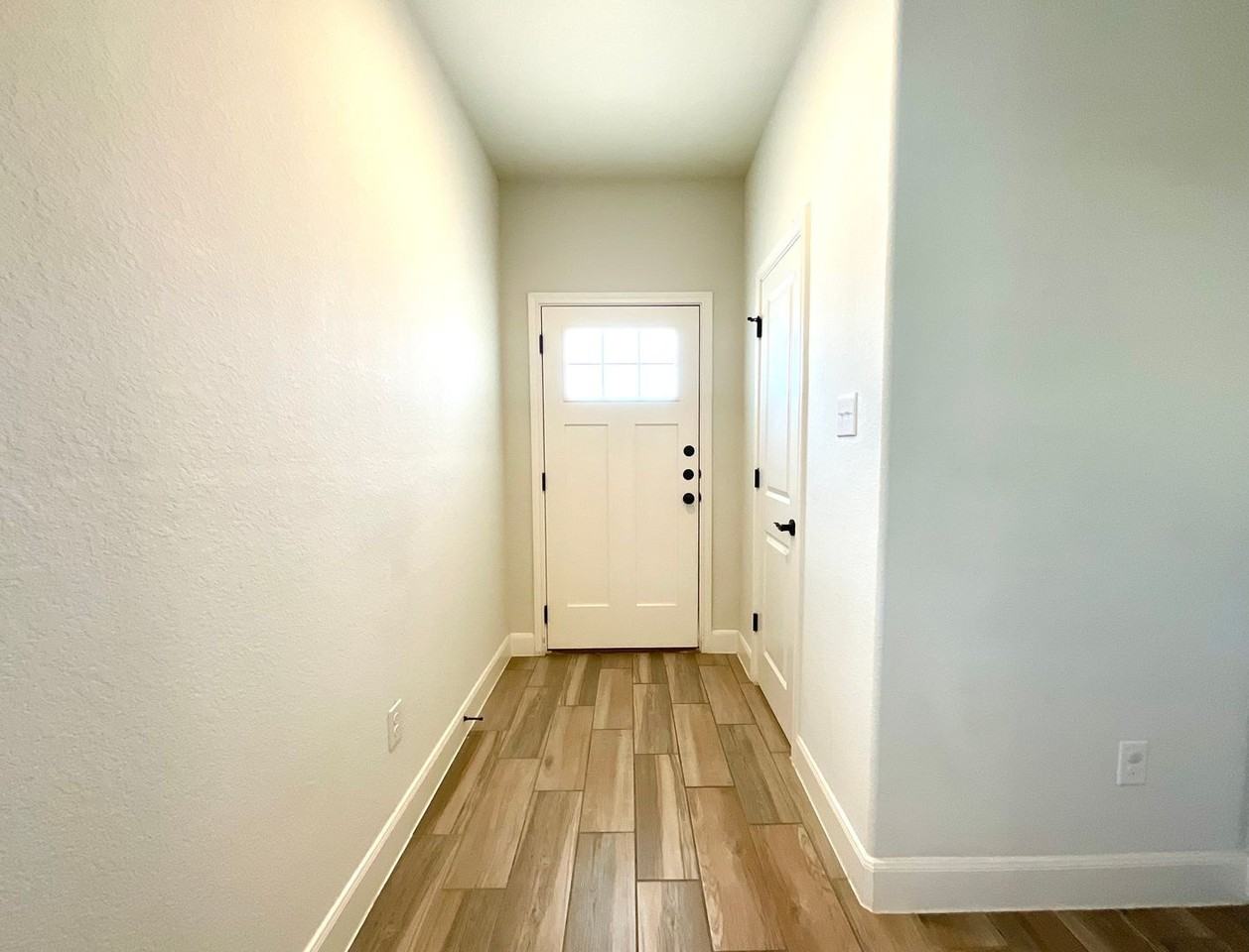 6315 Melanzane Ave #4 - Photo 4 of 19