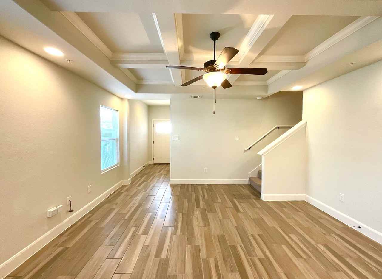 6315 Melanzane Ave #4 - Photo 5 of 19