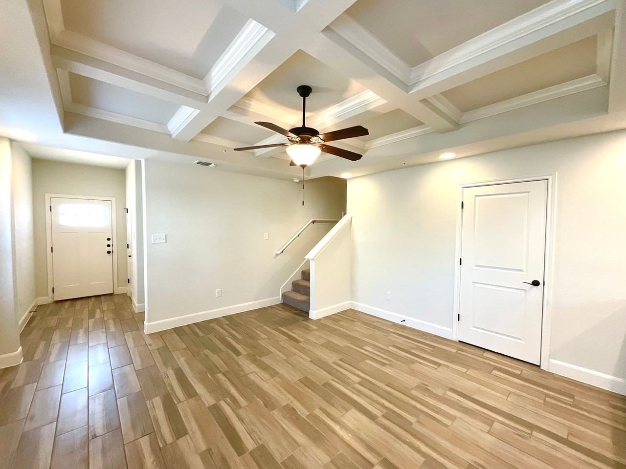 6315 Melanzane Ave #4 - Photo 6 of 19