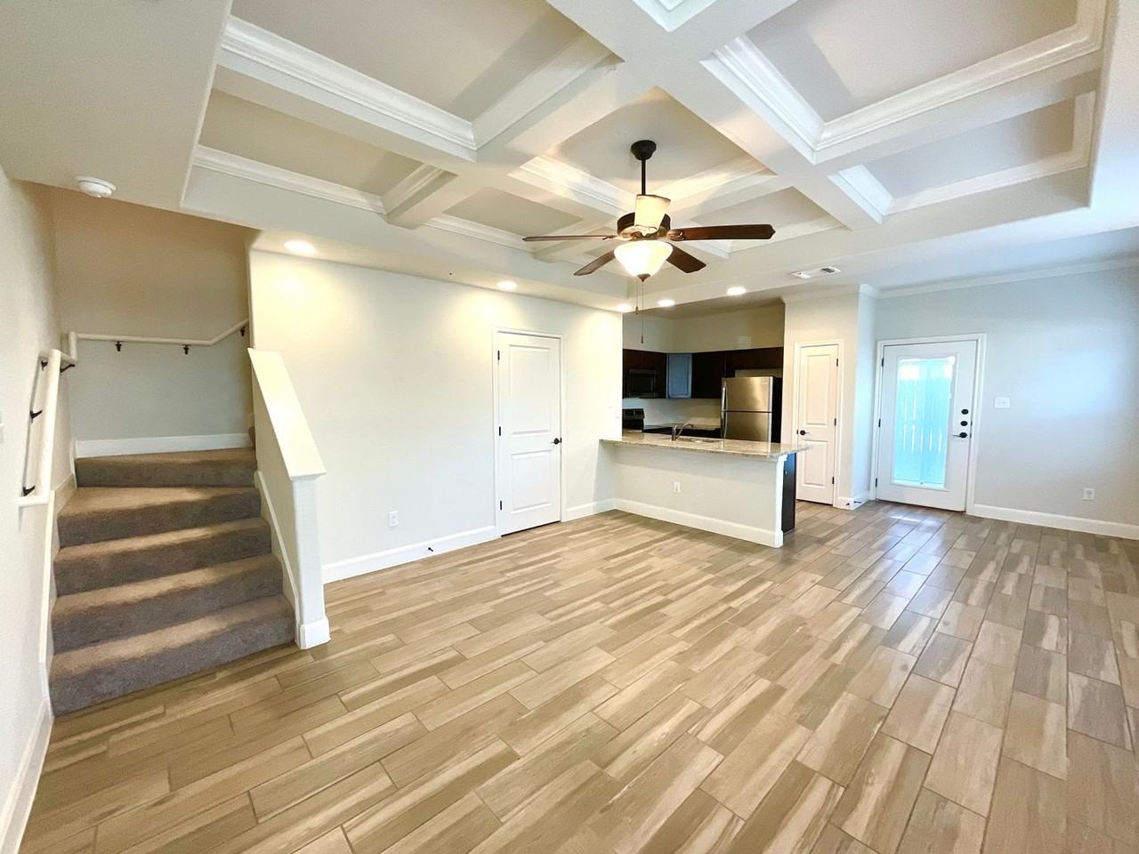 6315 Melanzane Ave #4 - Photo 7 of 19