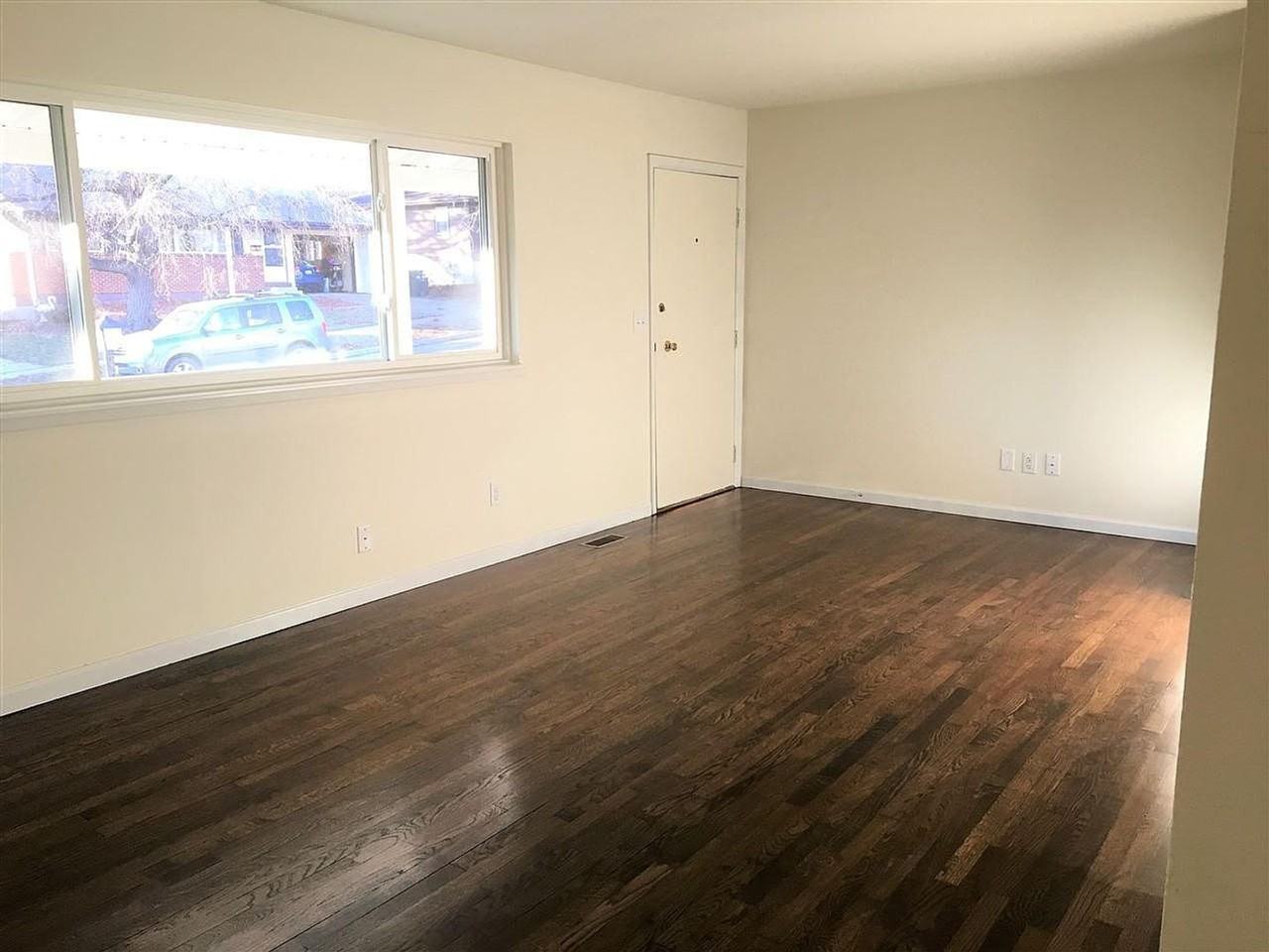 1016 Carver St - Photo 2 of 17