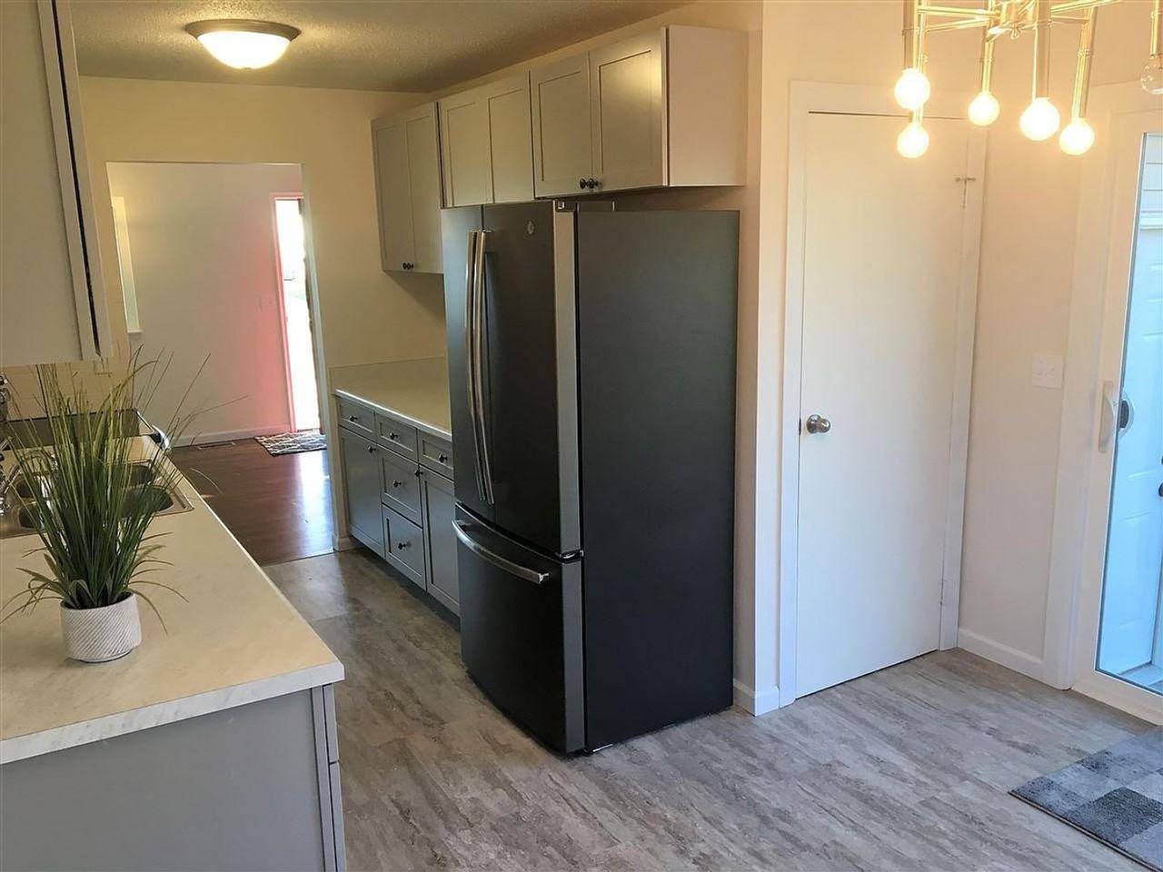 1016 Carver St - Photo 3 of 17