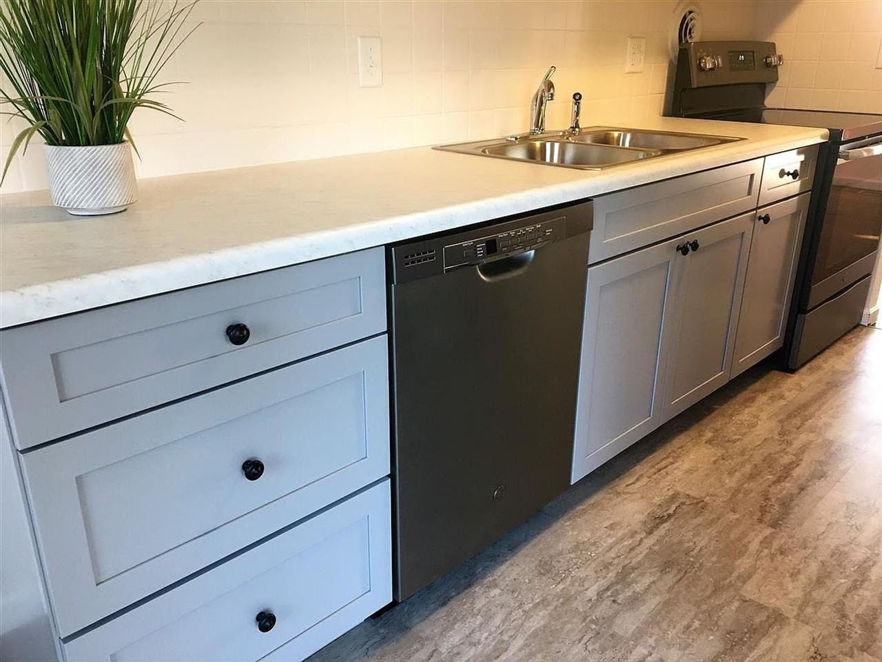 1016 Carver St - Photo 5 of 17