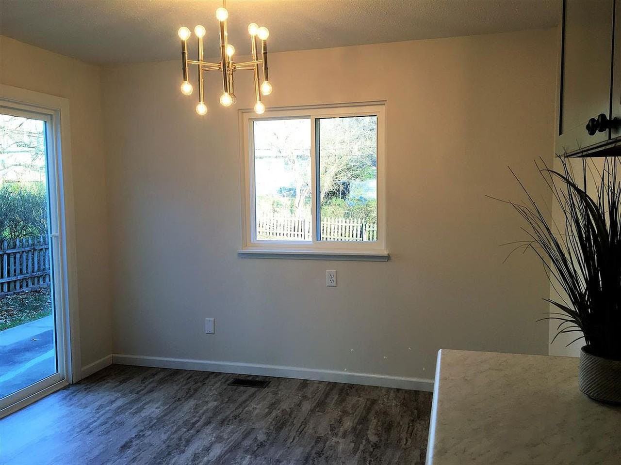 1016 Carver St - Photo 7 of 17