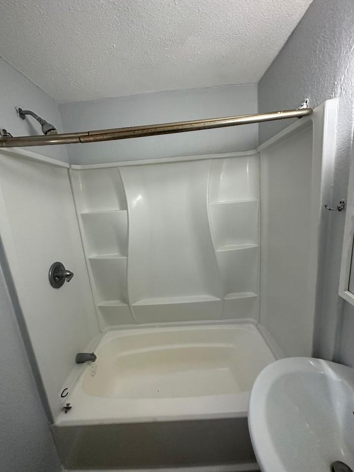 1611 W 34th St - Photo 6 of 22