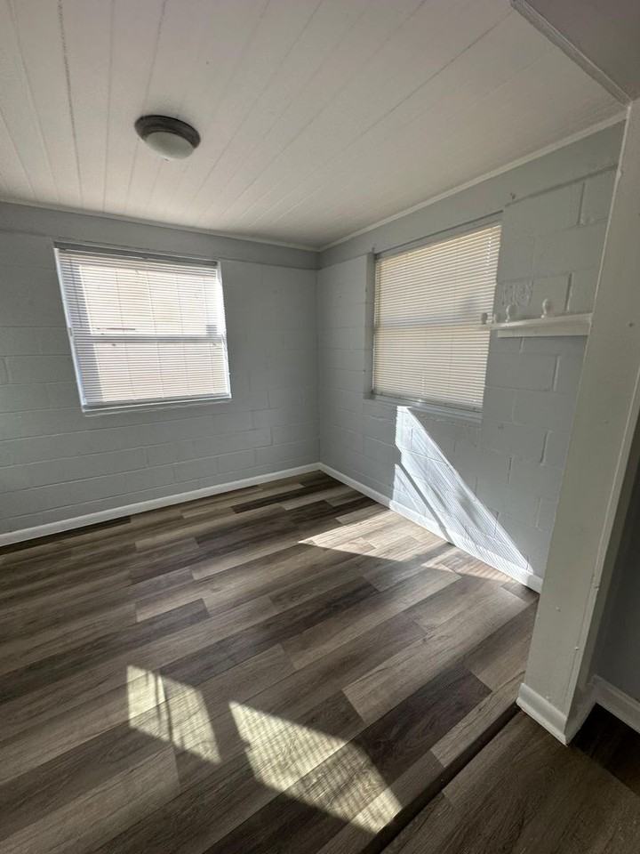 1611 W 34th St - Photo 7 of 22