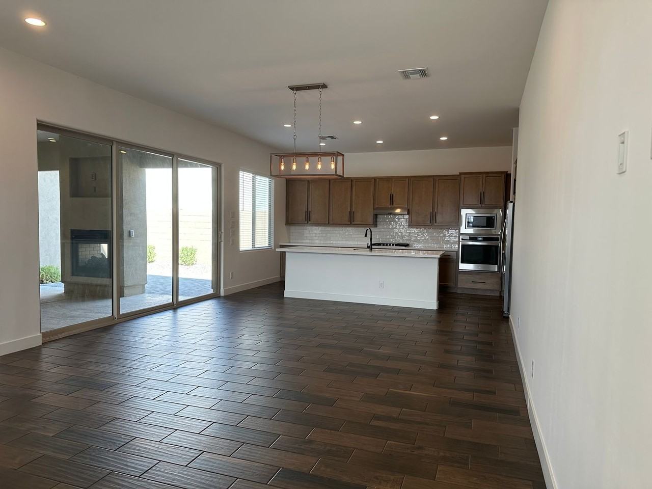 11551 N Luckenbach St - Photo 2 of 30