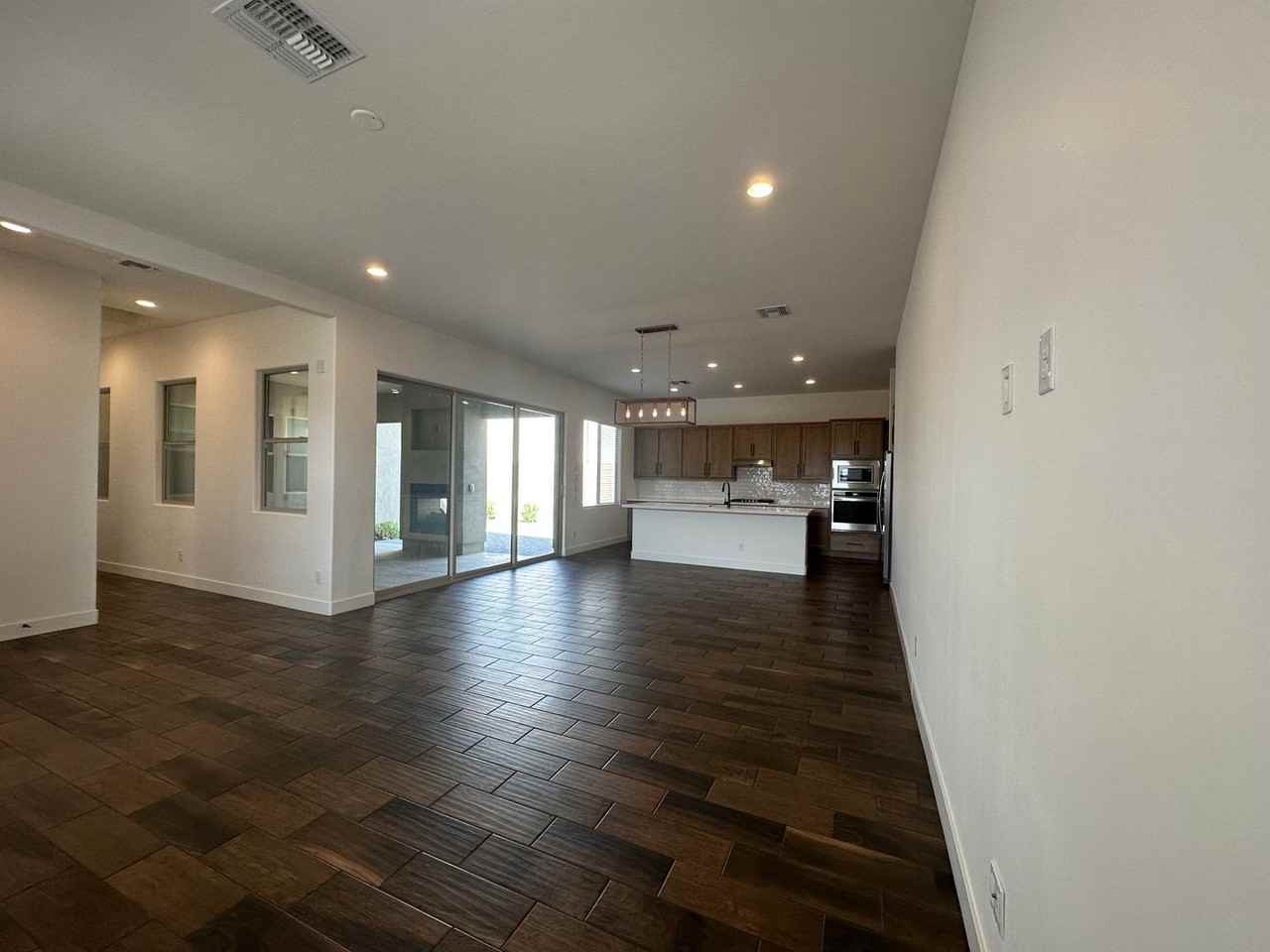 11551 N Luckenbach St - Photo 3 of 30