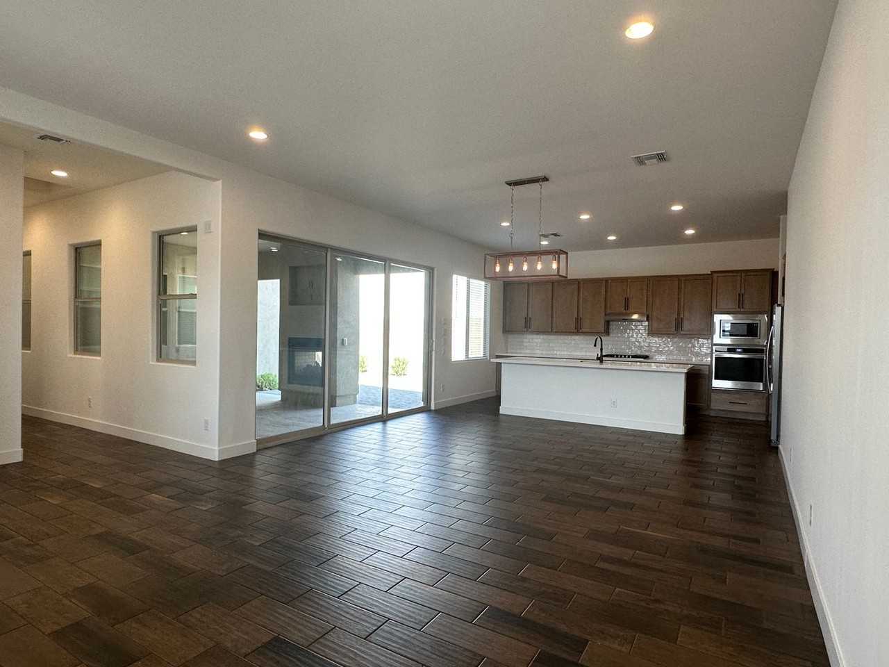 11551 N Luckenbach St - Photo 4 of 30