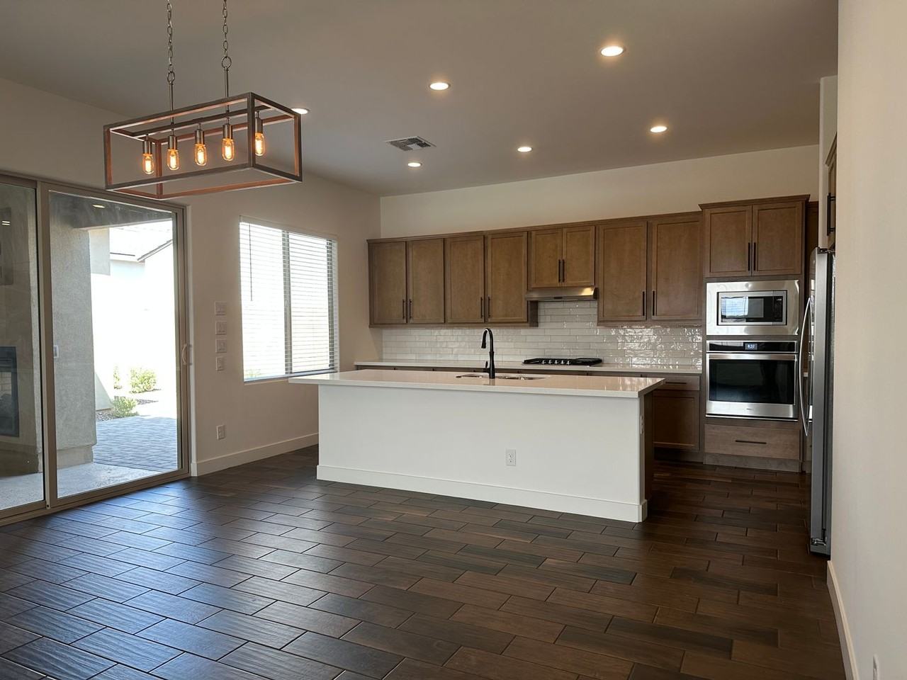 11551 N Luckenbach St - Photo 6 of 30