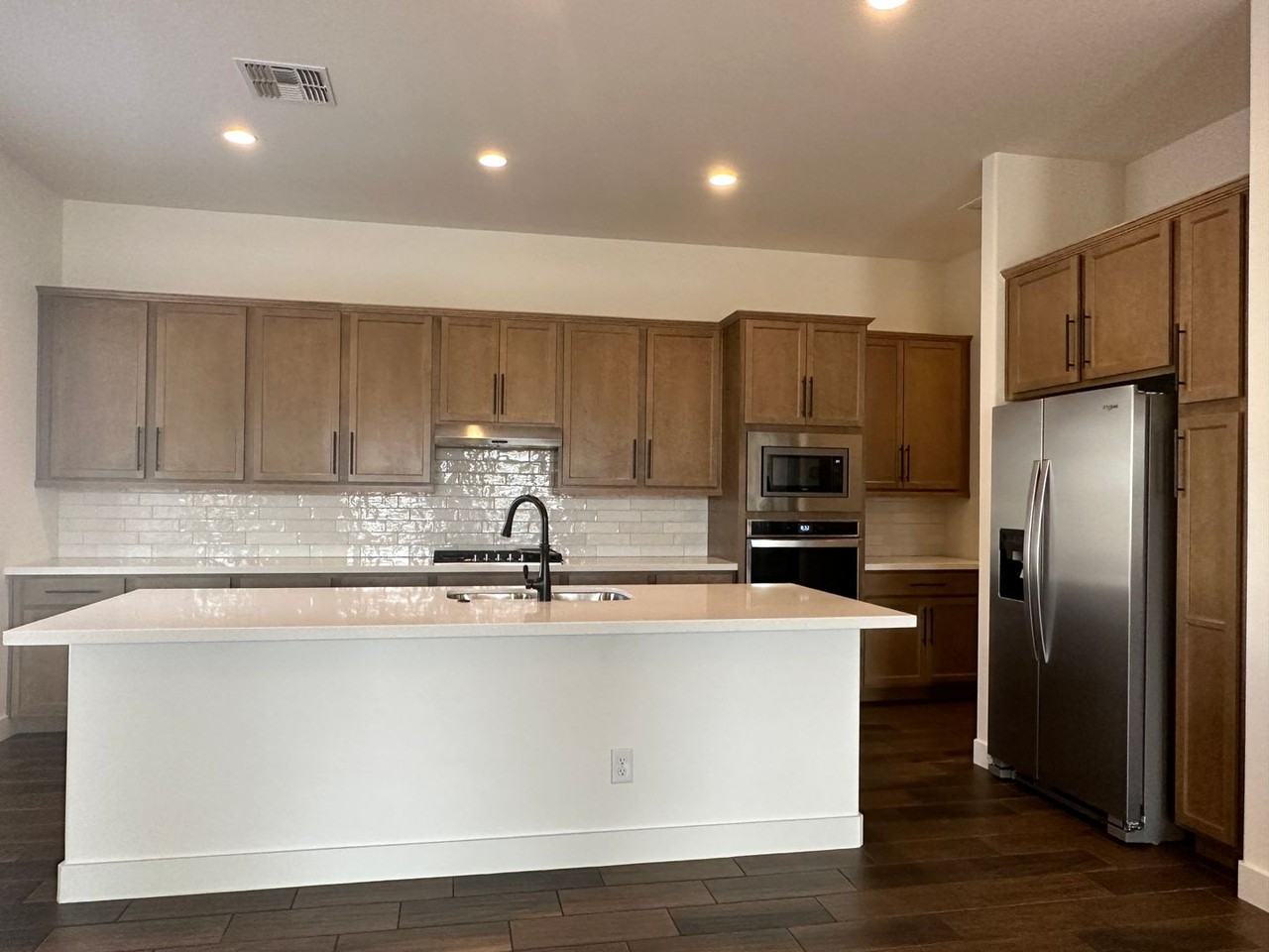 11551 N Luckenbach St - Photo 7 of 30