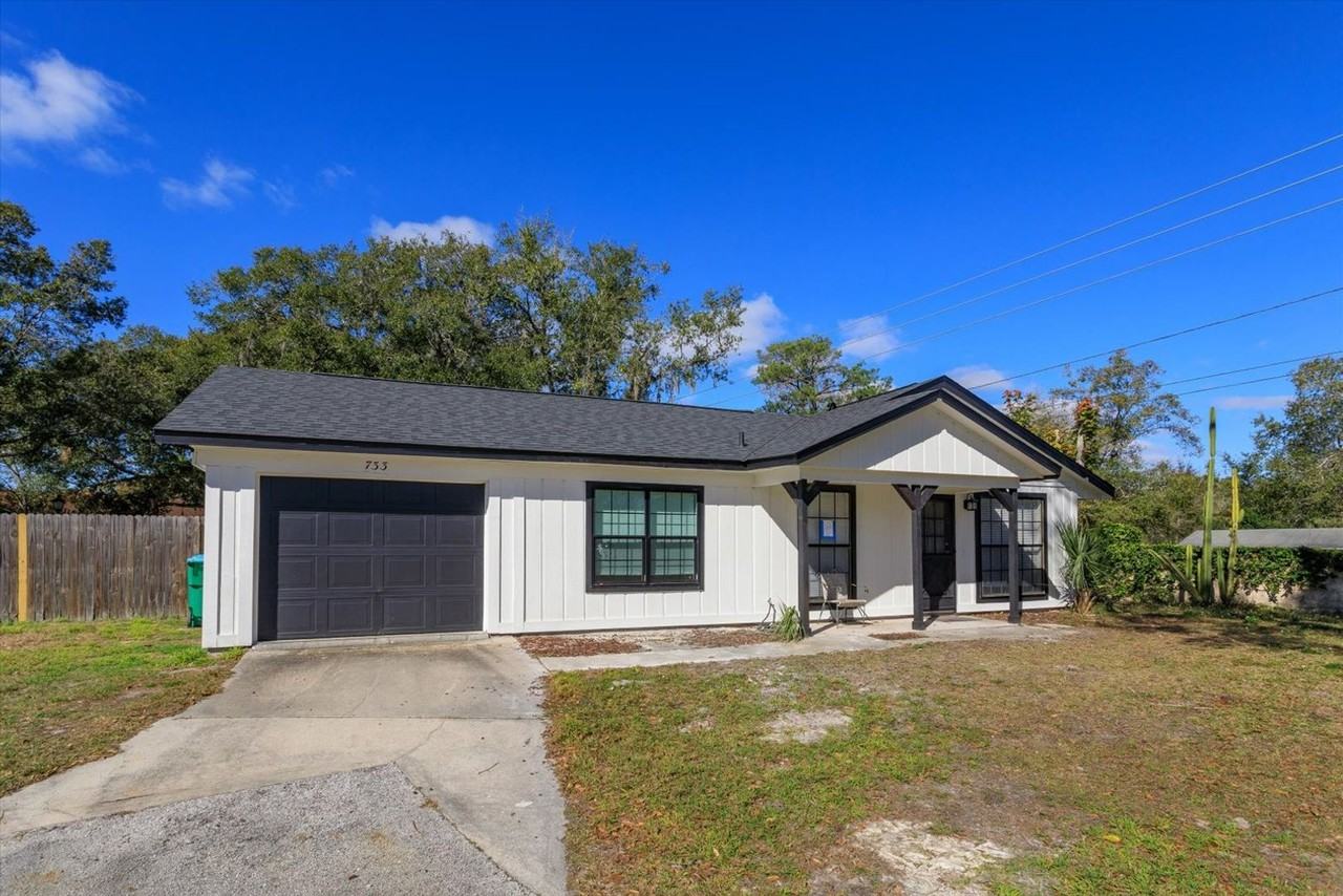 733 Woodhaven Dr - Photo 2 of 22