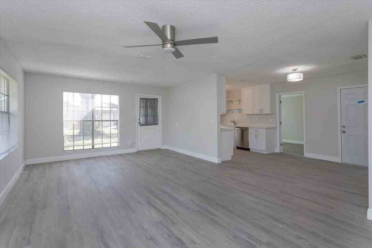 733 Woodhaven Dr - Photo 4 of 22