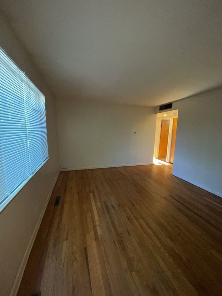 1941 Springfield Dr - Photo 4 of 34