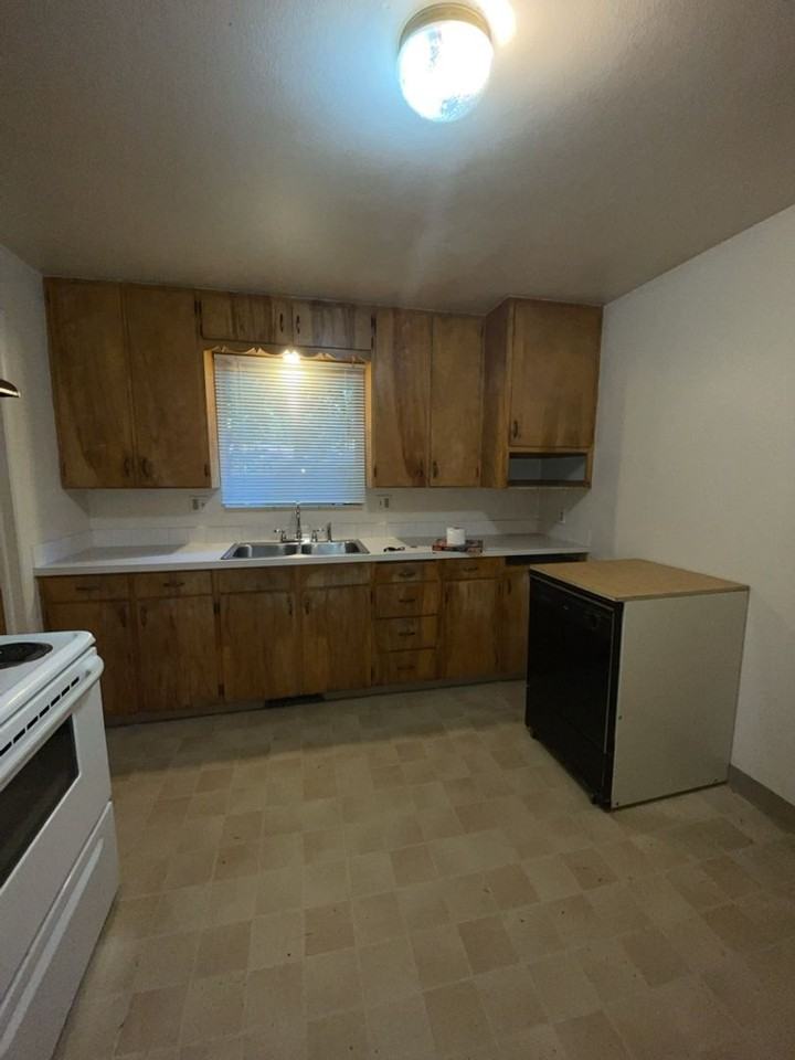 1941 Springfield Dr - Photo 6 of 34