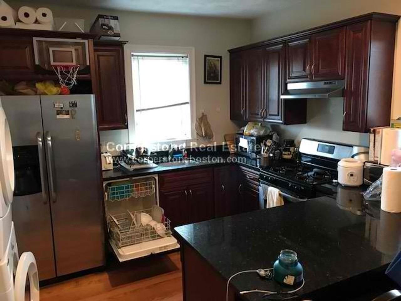 1293 Cambridge St - Photo 4 of 7