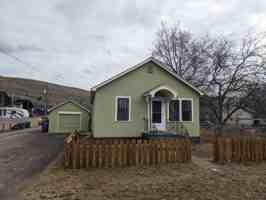 featured image of 1600 N Dickens St