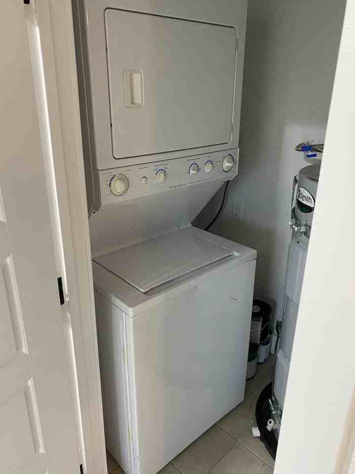 2520 Salt Lake St - Photo 4 of 14