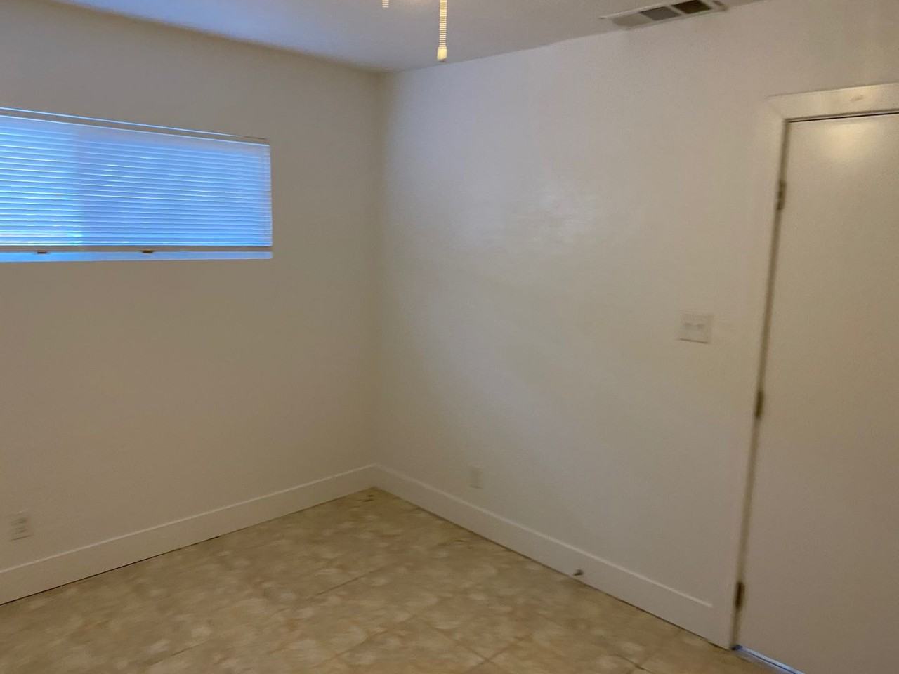 2520 Salt Lake St - Photo 5 of 14