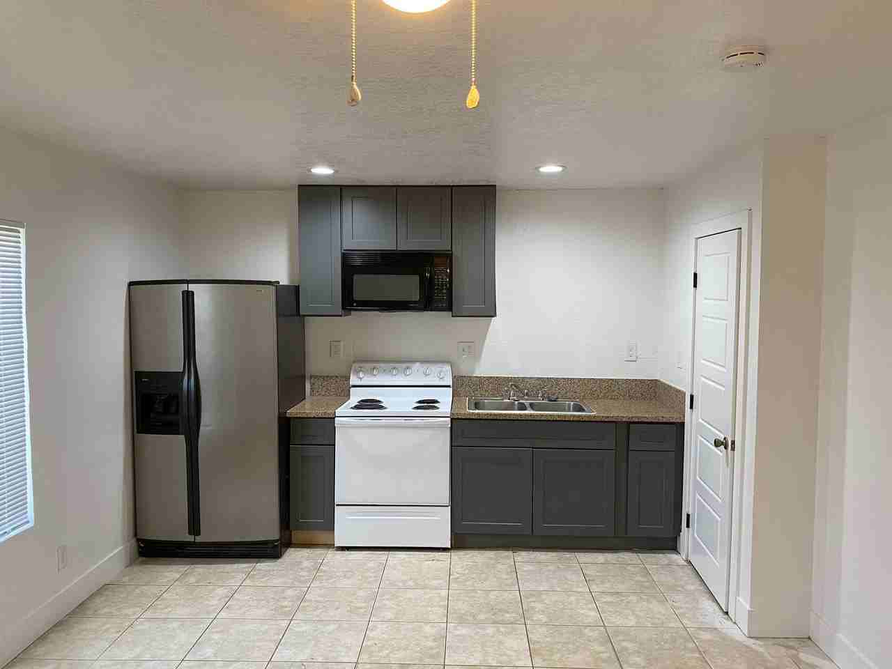 2520 Salt Lake St - Photo 6 of 14